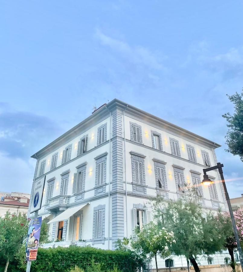 Hotel Tirreno Марина-ди-Масса Экстерьер фото