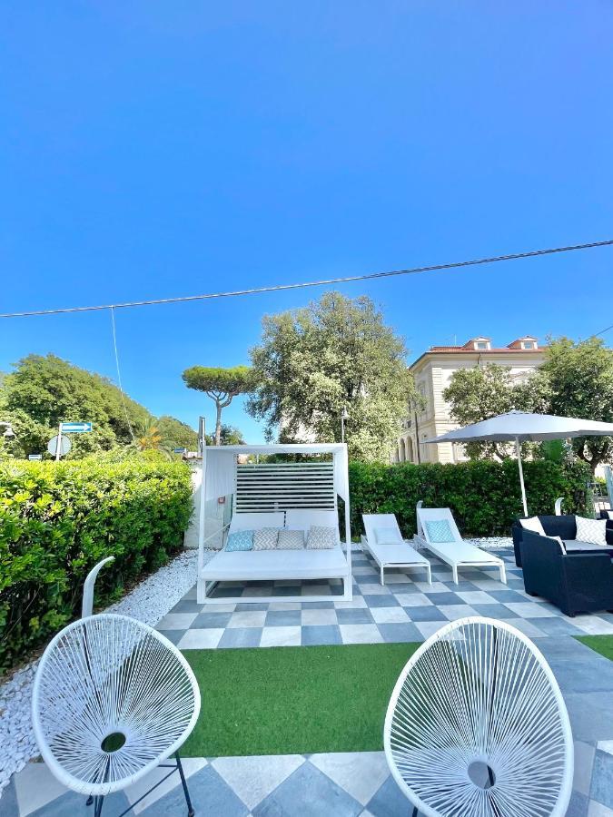 Hotel Tirreno Марина-ди-Масса Экстерьер фото