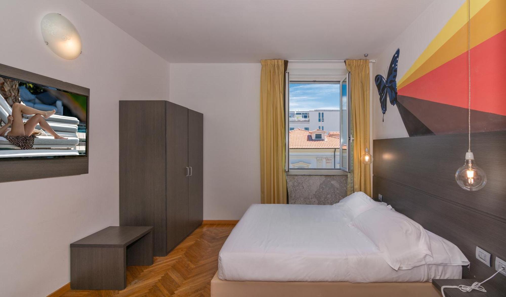 Hotel Tirreno Марина-ди-Масса Экстерьер фото