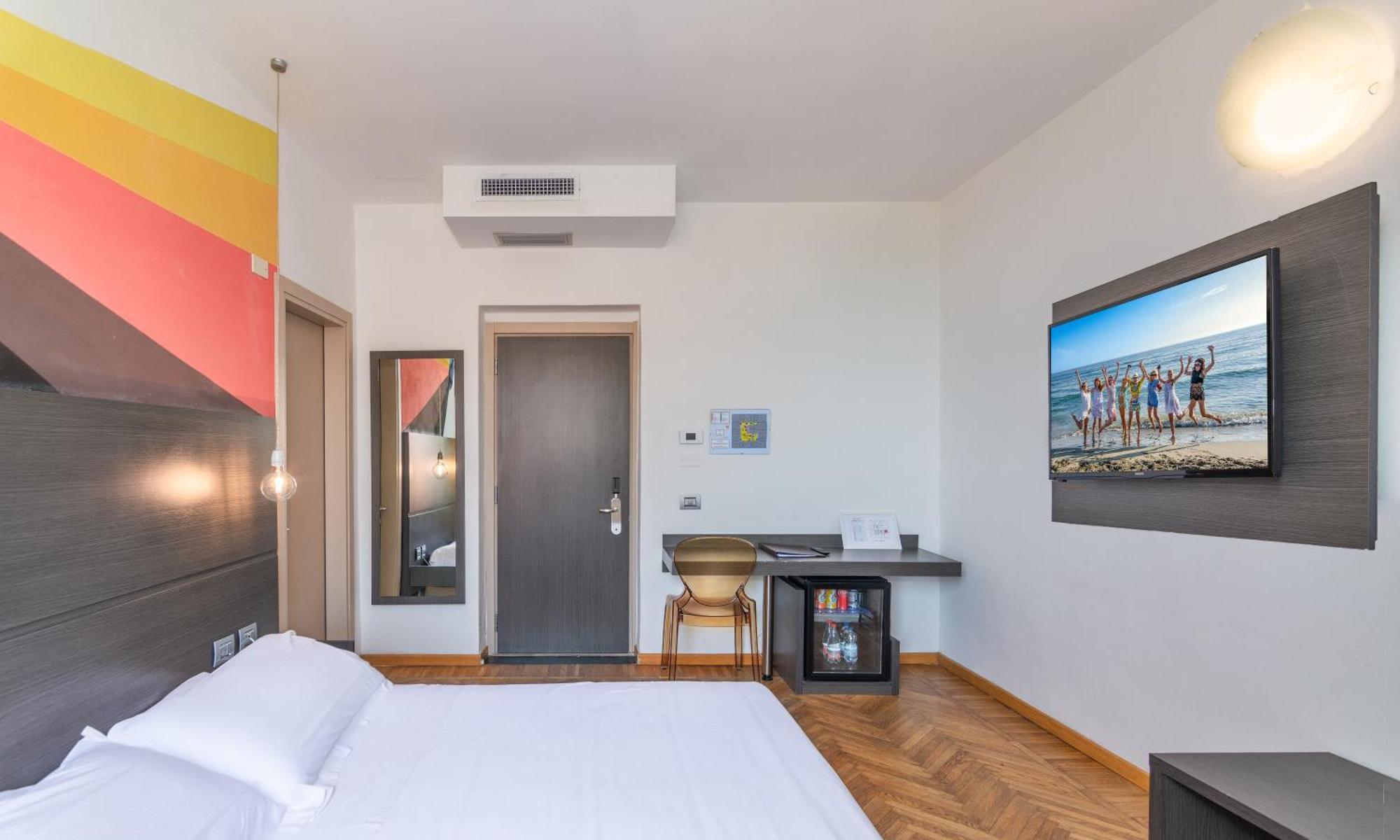 Hotel Tirreno Марина-ди-Масса Экстерьер фото