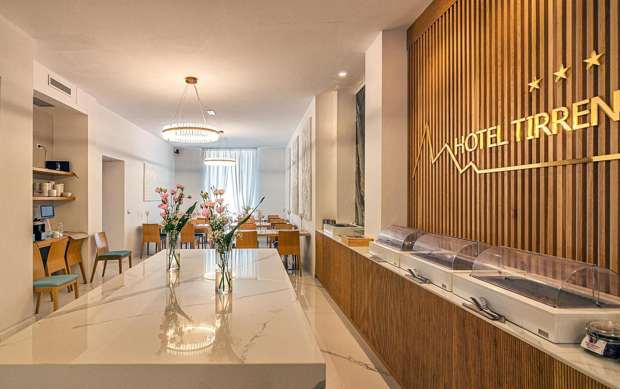 Hotel Tirreno Марина-ди-Масса Экстерьер фото