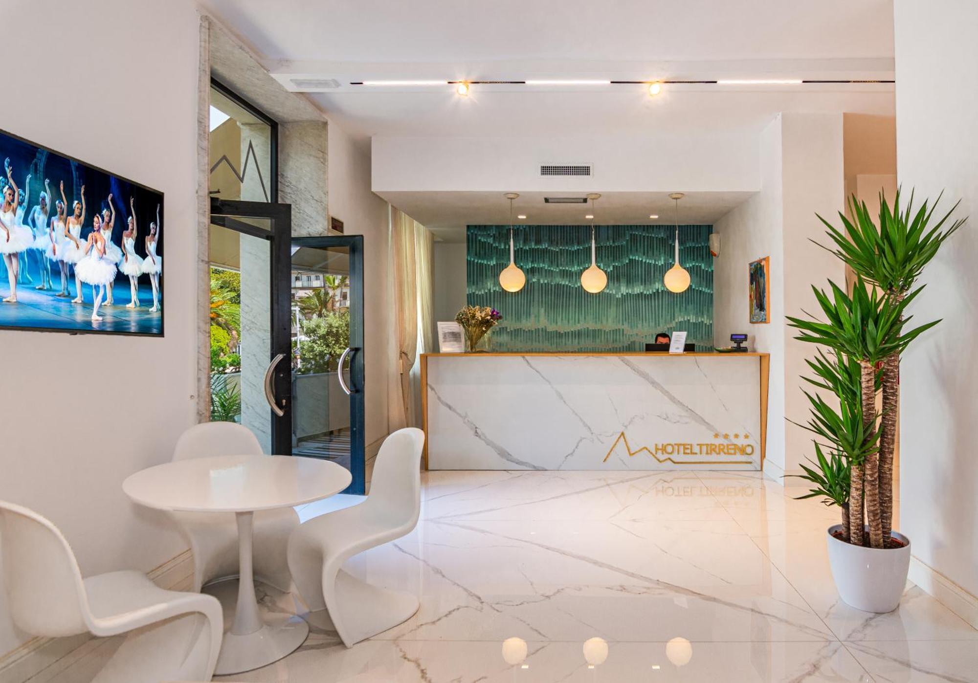 Hotel Tirreno Марина-ди-Масса Экстерьер фото