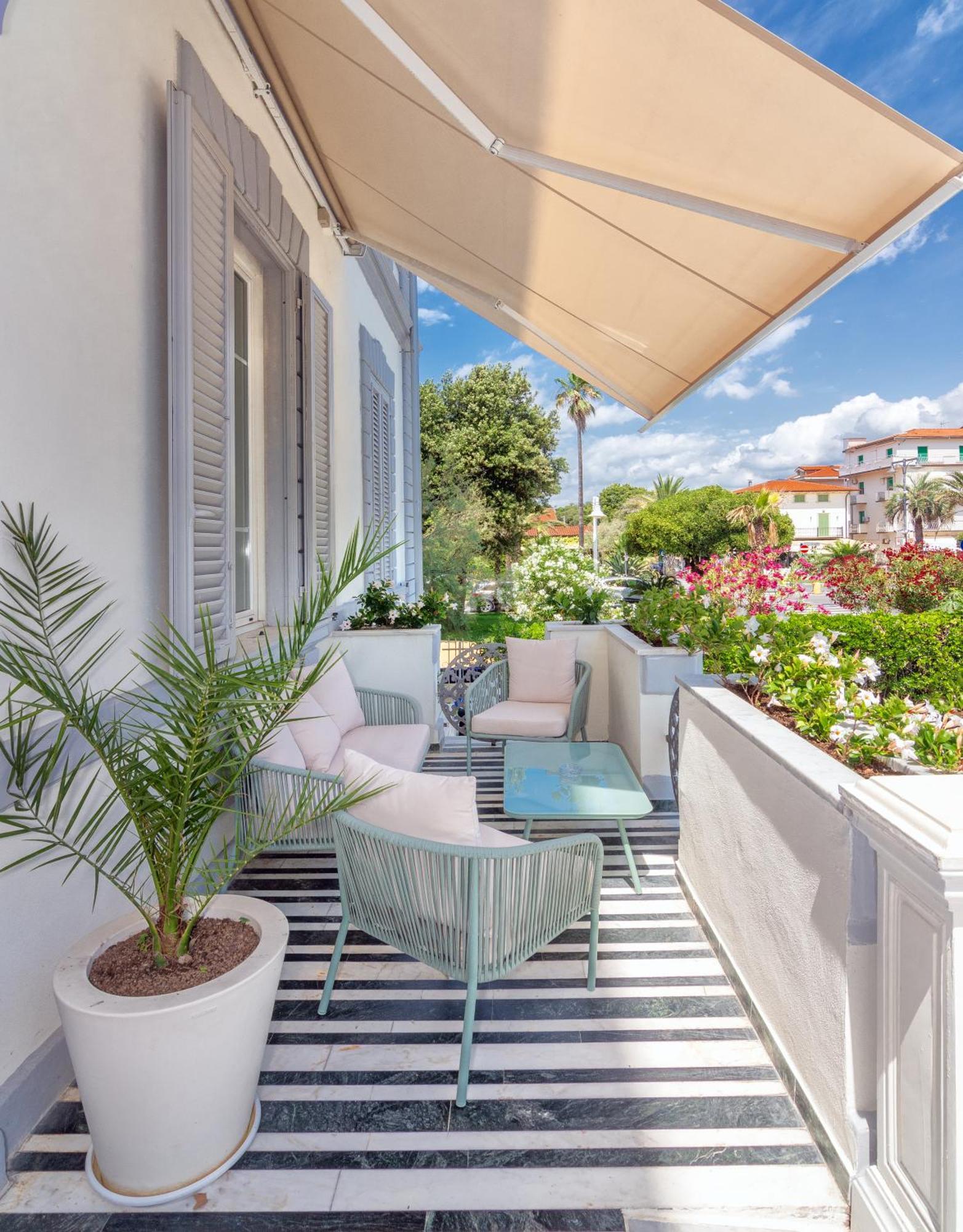 Hotel Tirreno Марина-ди-Масса Экстерьер фото