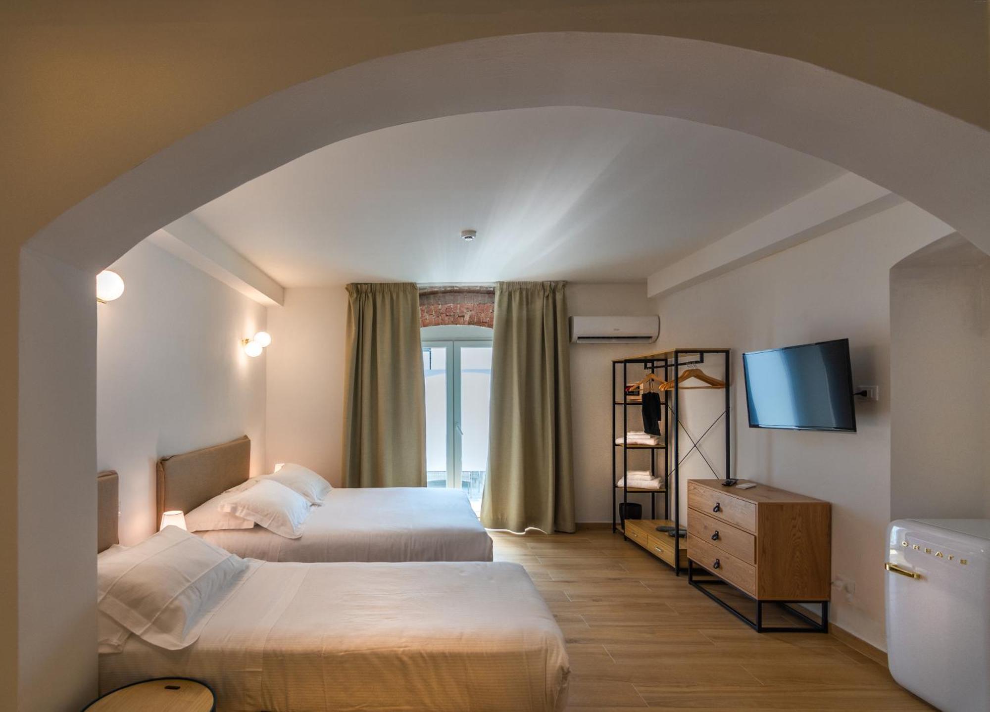 Hotel Tirreno Марина-ди-Масса Экстерьер фото
