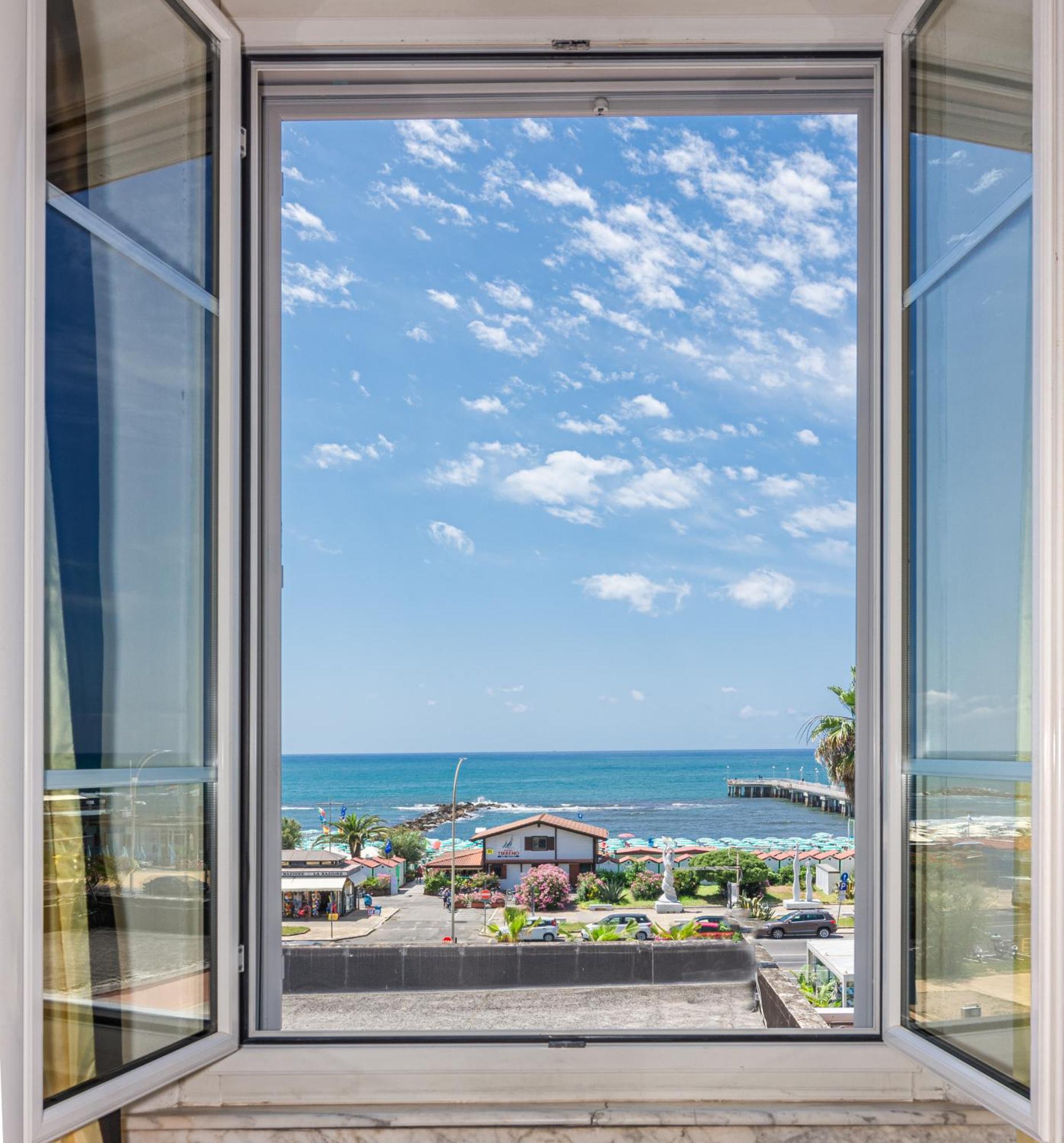 Hotel Tirreno Марина-ди-Масса Экстерьер фото