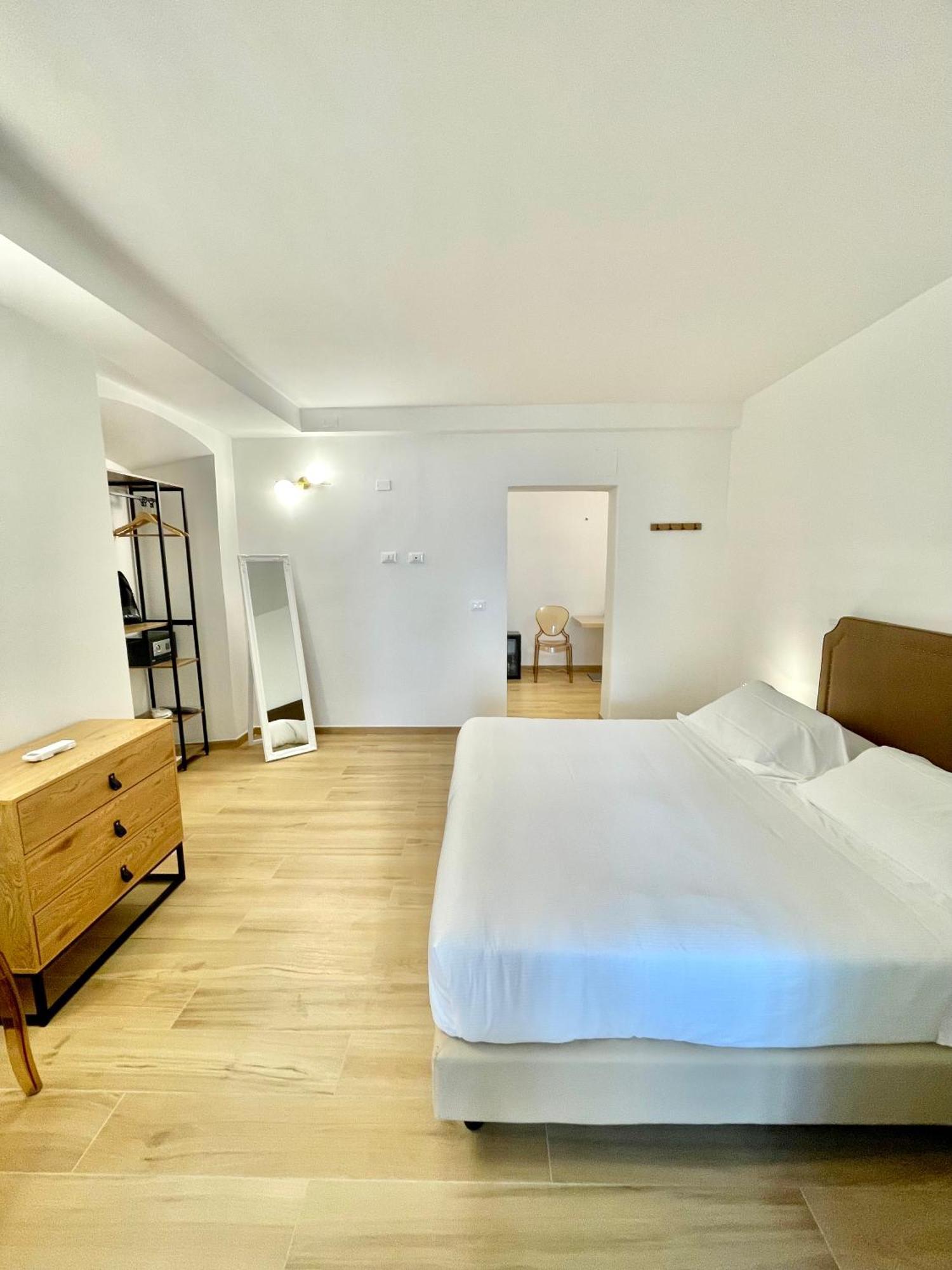 Hotel Tirreno Марина-ди-Масса Экстерьер фото
