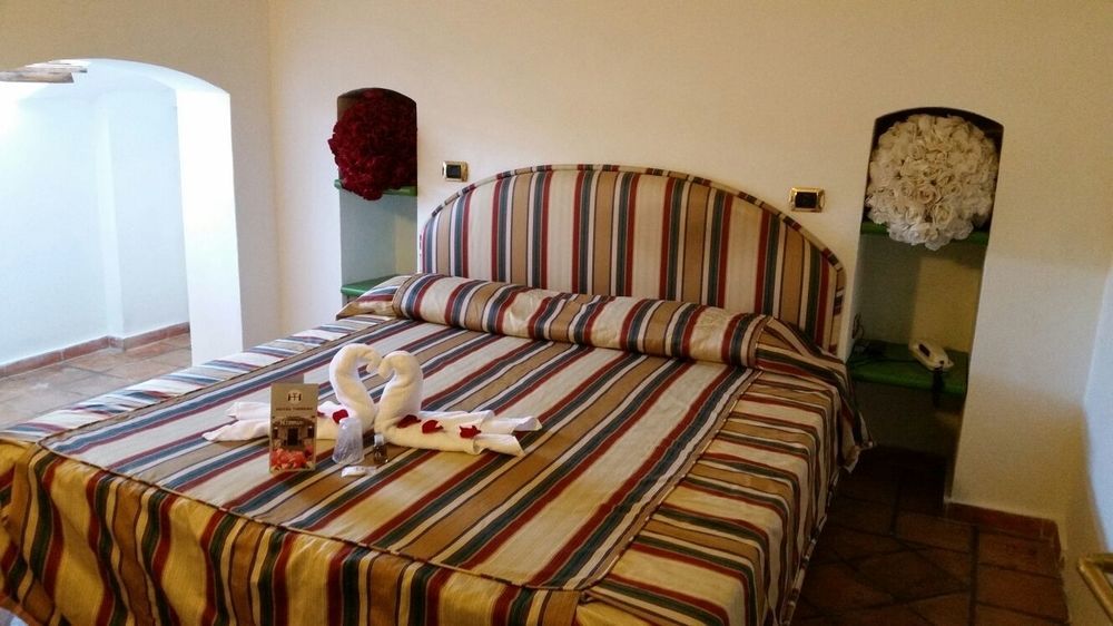 Hotel Tirreno Марина-ди-Масса Экстерьер фото